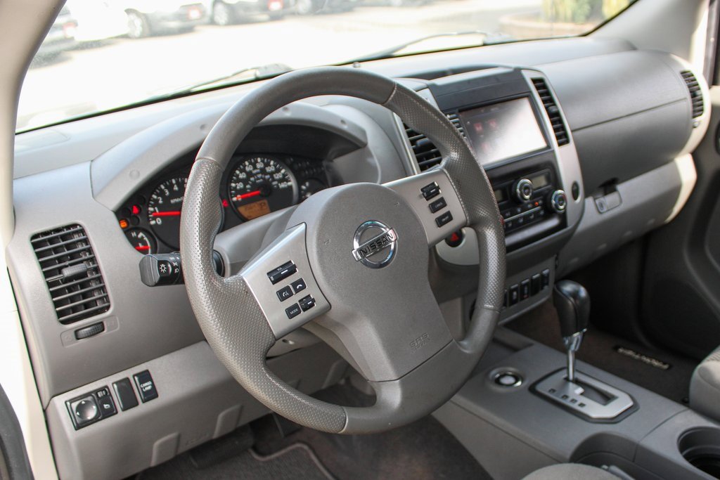 Used 2020 Nissan Frontier SV image 15