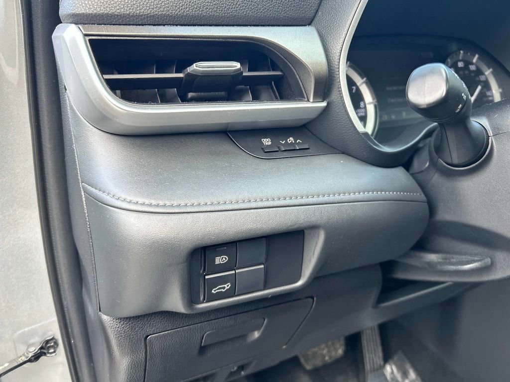 Used 2020 Toyota Highlander XLE image 22