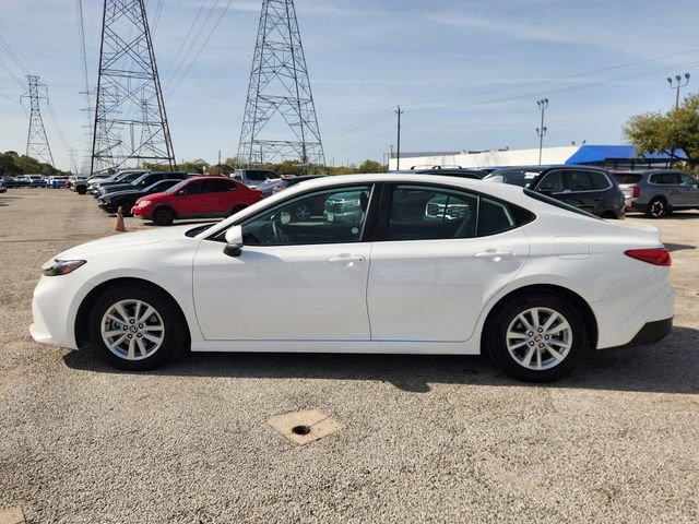 Used 2025 Toyota Camry LE image 4