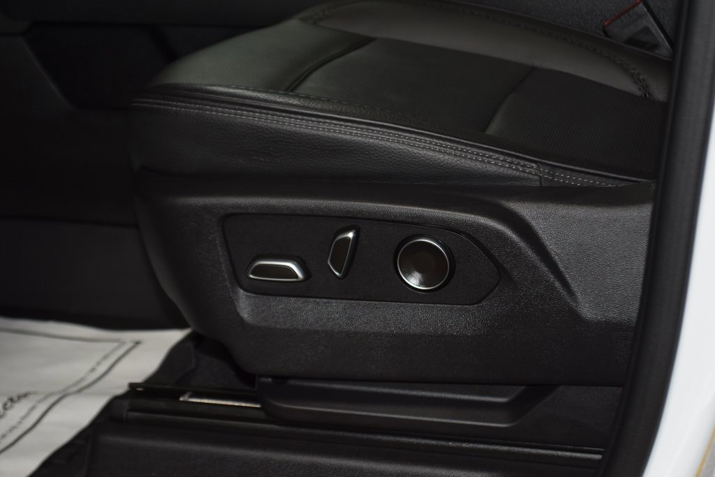 Used 2024 GMC Sierra 3500 Denali w/ Denali Reserve Package image 46