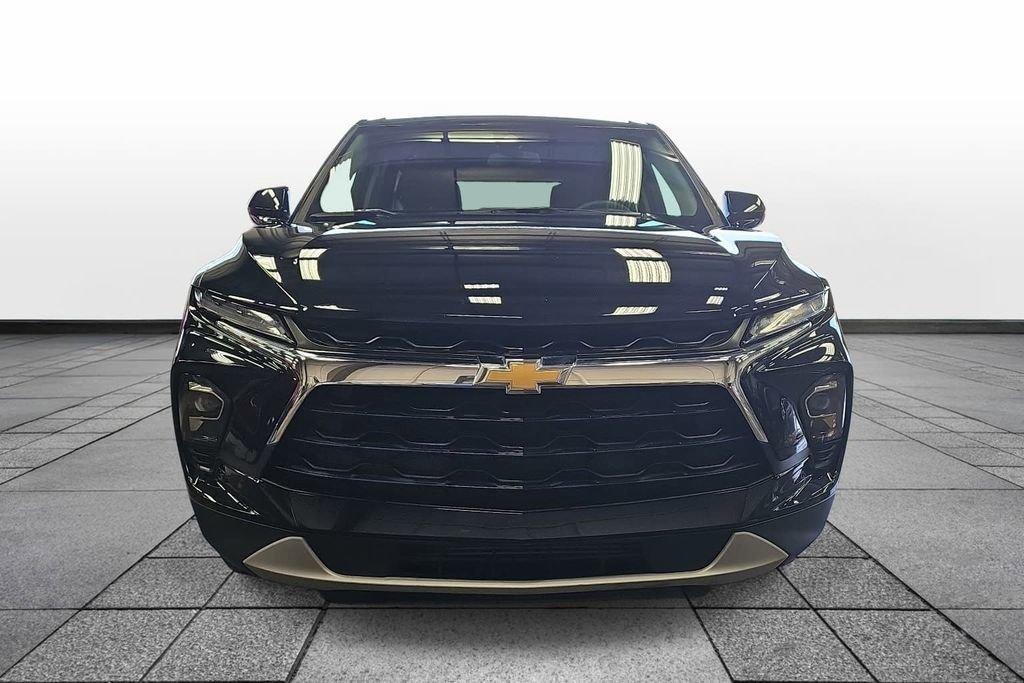 Used 2025 Chevrolet Blazer LT FWD image 2