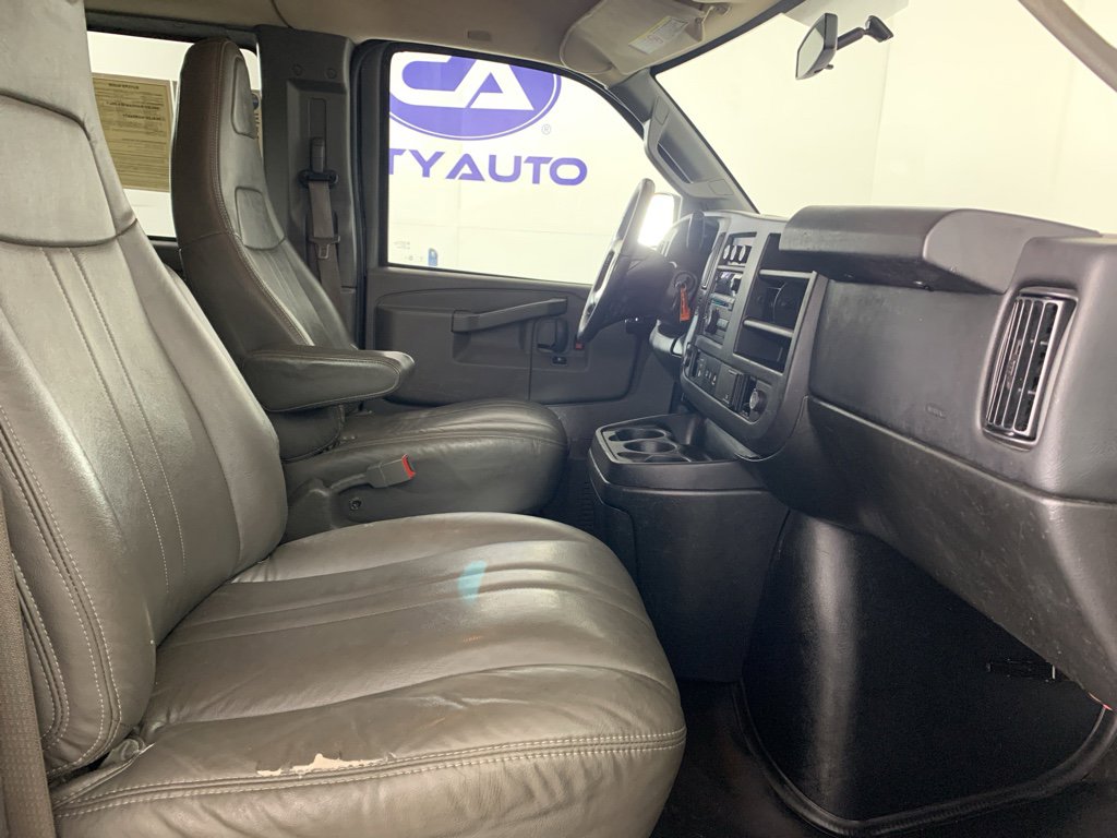 Used 2016 Chevrolet Express 3500 LS w/ Chrome Appearance Package image 35