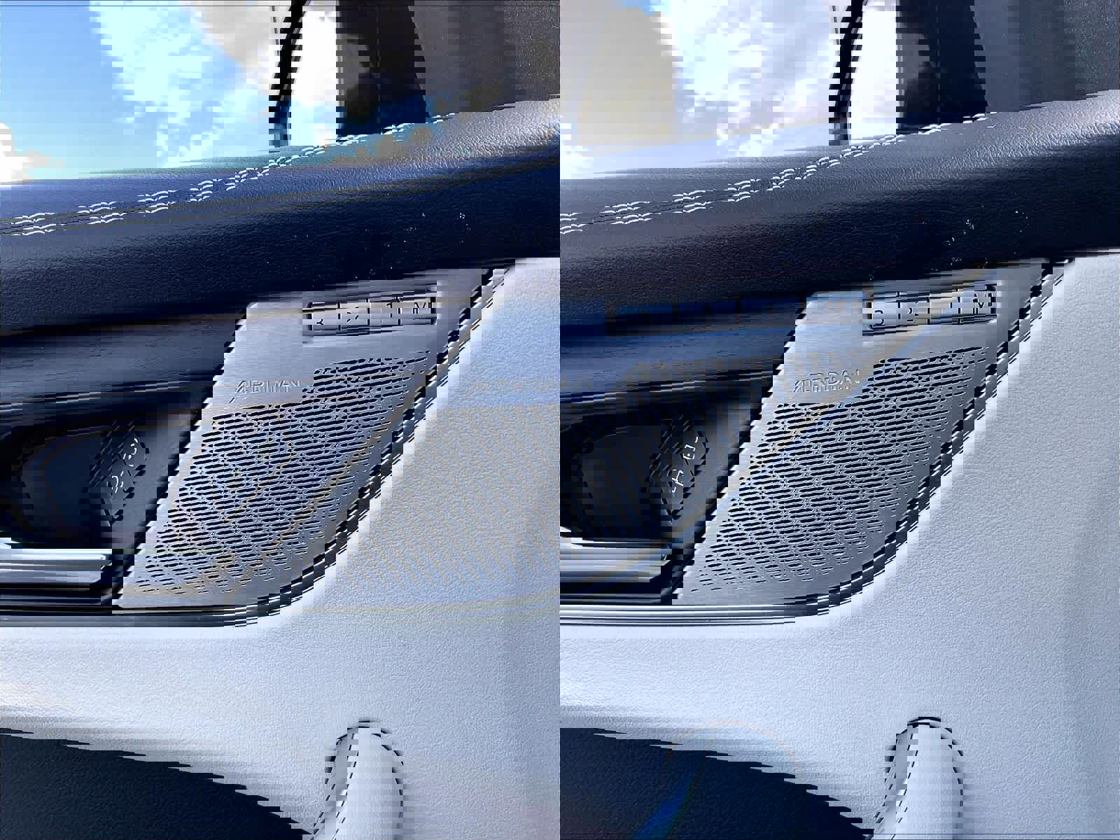 Used 2025 Jaguar F-PACE R-Dynamic S image 35