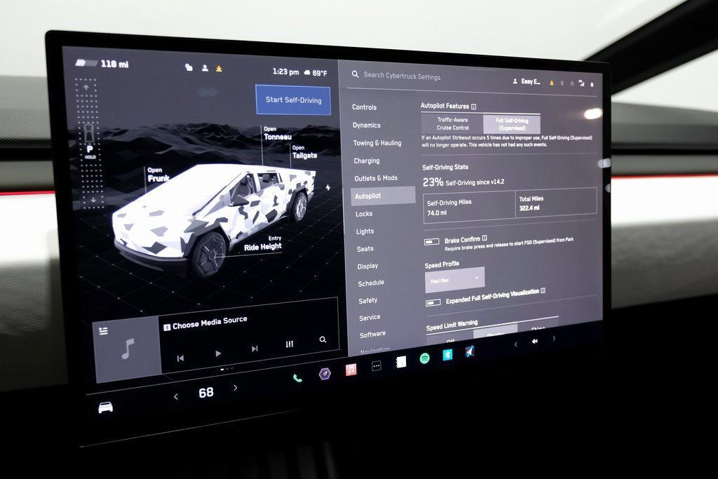 Used 2024 Tesla Cybertruck AWD Crew Cab image 22