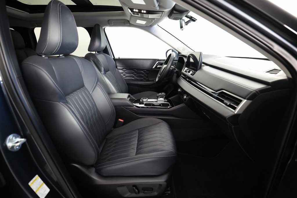 Used 2025 Mitsubishi Outlander SEL image 10