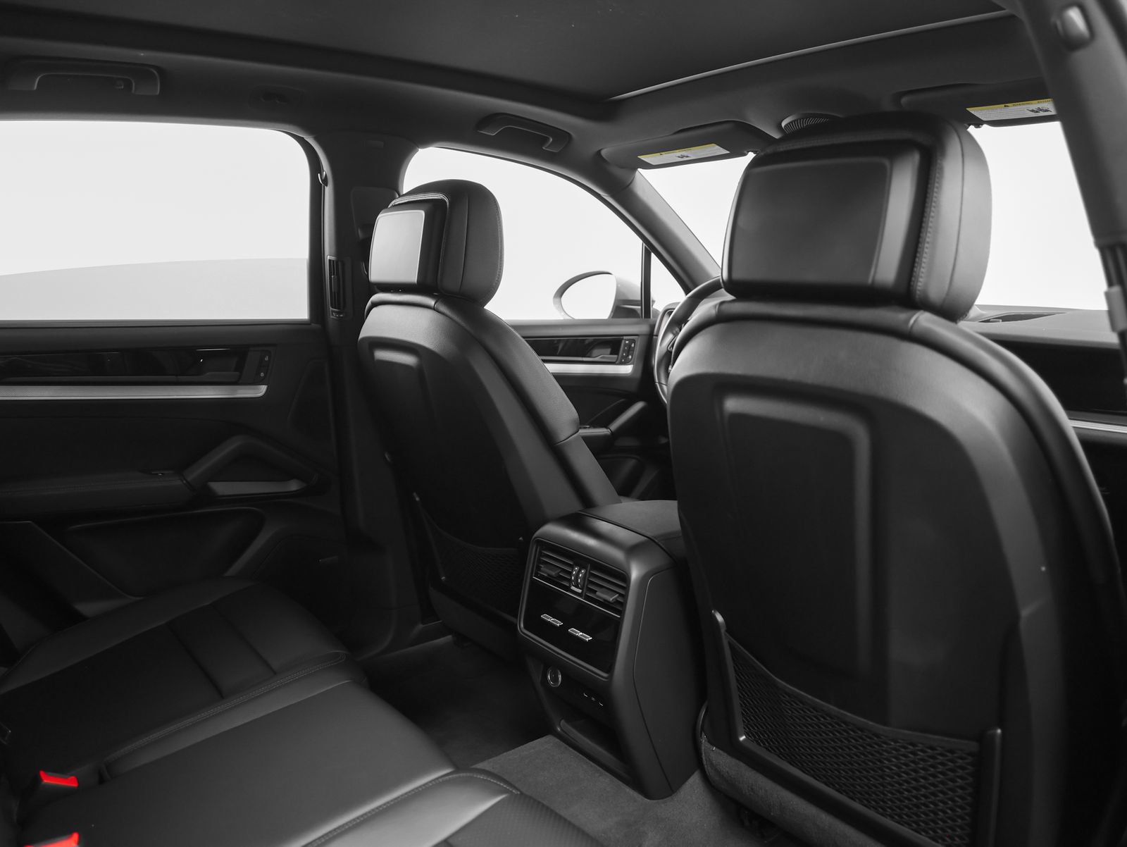 Certified 2024 Porsche Cayenne AWD/4WD image 27