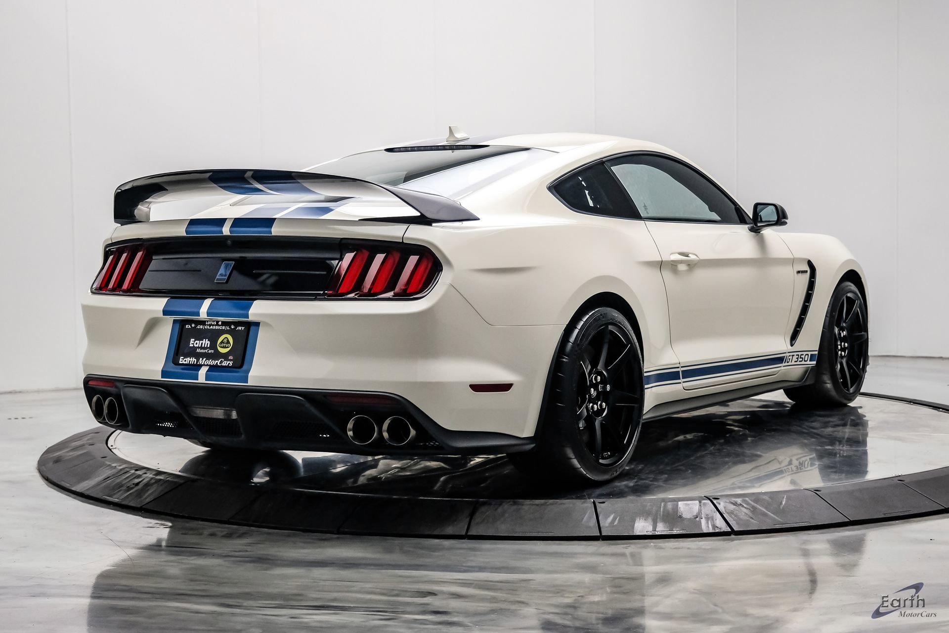 Used 2020 Ford Mustang Shelby GT350R w/ GT350R Equipment Group 920A RWD image 21