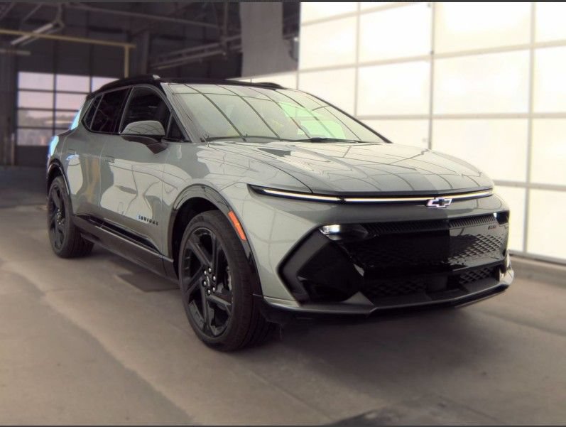 Used 2024 Chevrolet Equinox EV RS FWD image 3