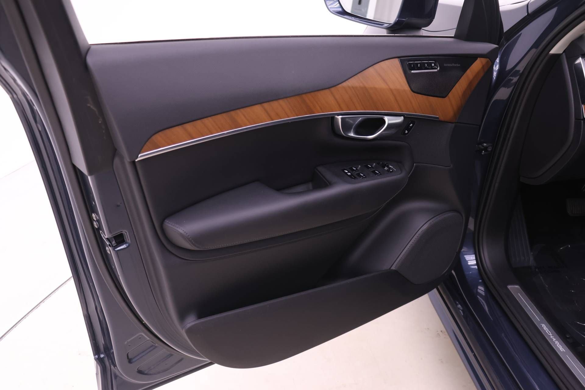 Certified 2023 Volvo XC90 T8 Plus w/ Protection Package Premier image 12