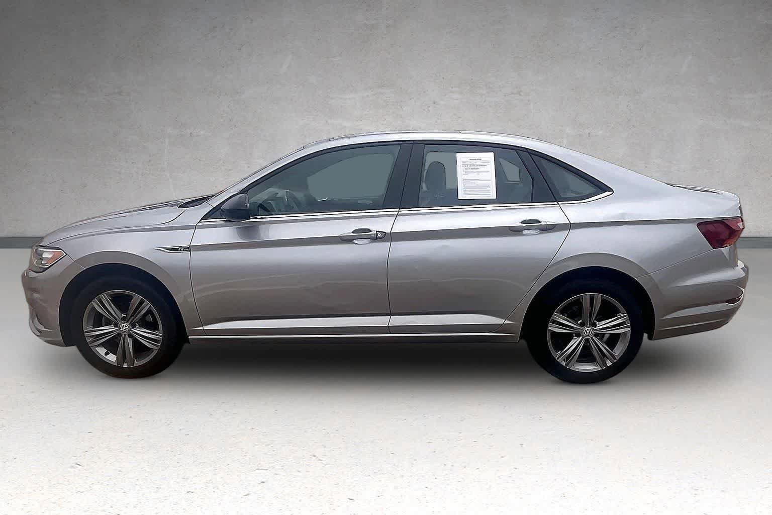 Used 2019 Volkswagen Jetta R-Line w/ R-Line Cold Weather Package FWD image 3
