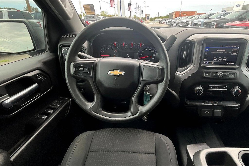 Used 2020 Chevrolet Silverado 1500 Custom w/ Custom Value Package AWD/4WD image 5