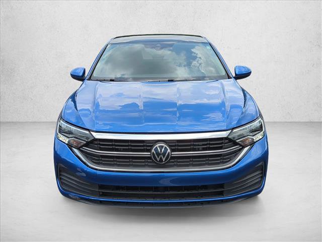 Certified 2023 Volkswagen Jetta SE w/ Panoramic Sunroof Package FWD image 2