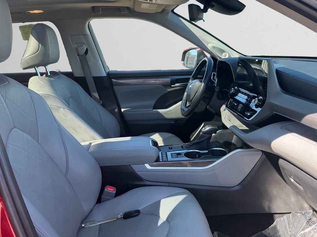 Used 2020 Toyota Highlander Platinum image 15