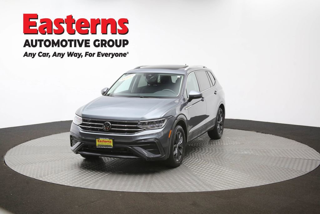 Used 2022 Volkswagen Tiguan SE w/ Panoramic Sunroof Package image 55