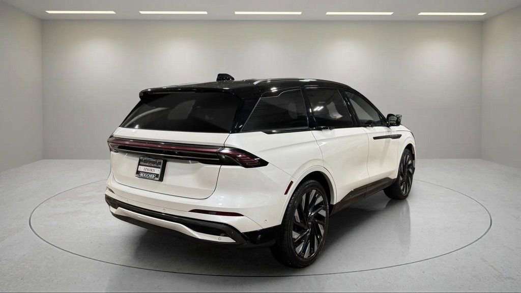 Certified 2024 Lincoln Nautilus Reserve w/ Jet Appearance Package (87T) AWD/4WD image 3
