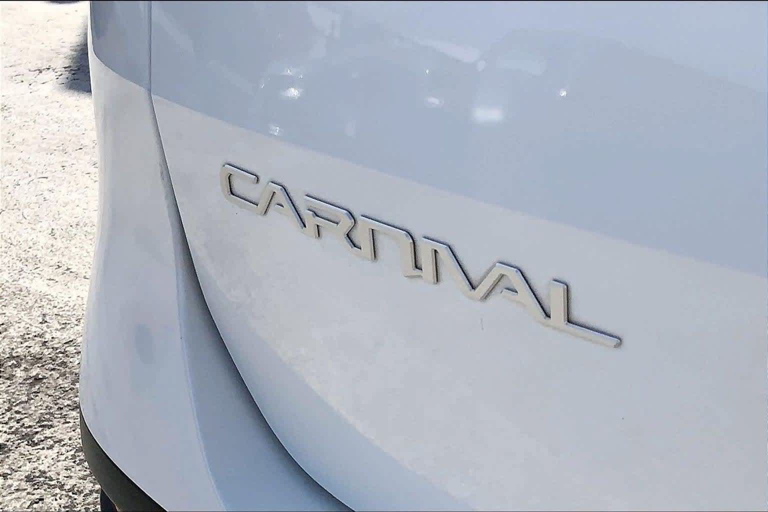Used 2023 Kia Carnival EX FWD image 7