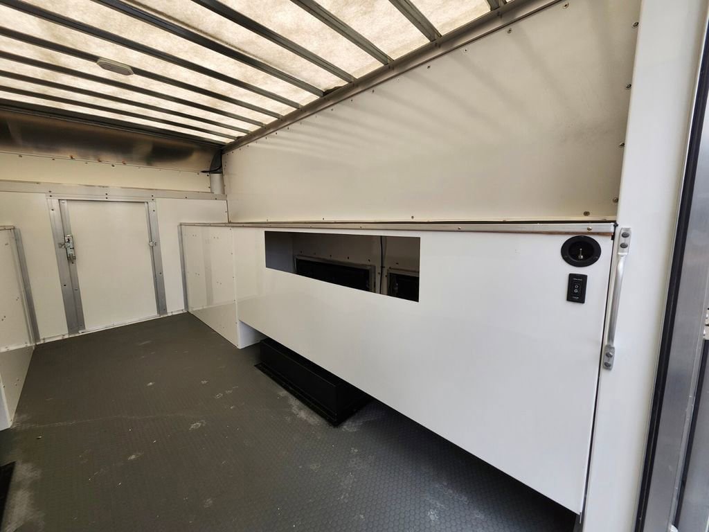 Used 2022 Chevrolet Express 3500 w/ Power Convenience Package RWD image 23