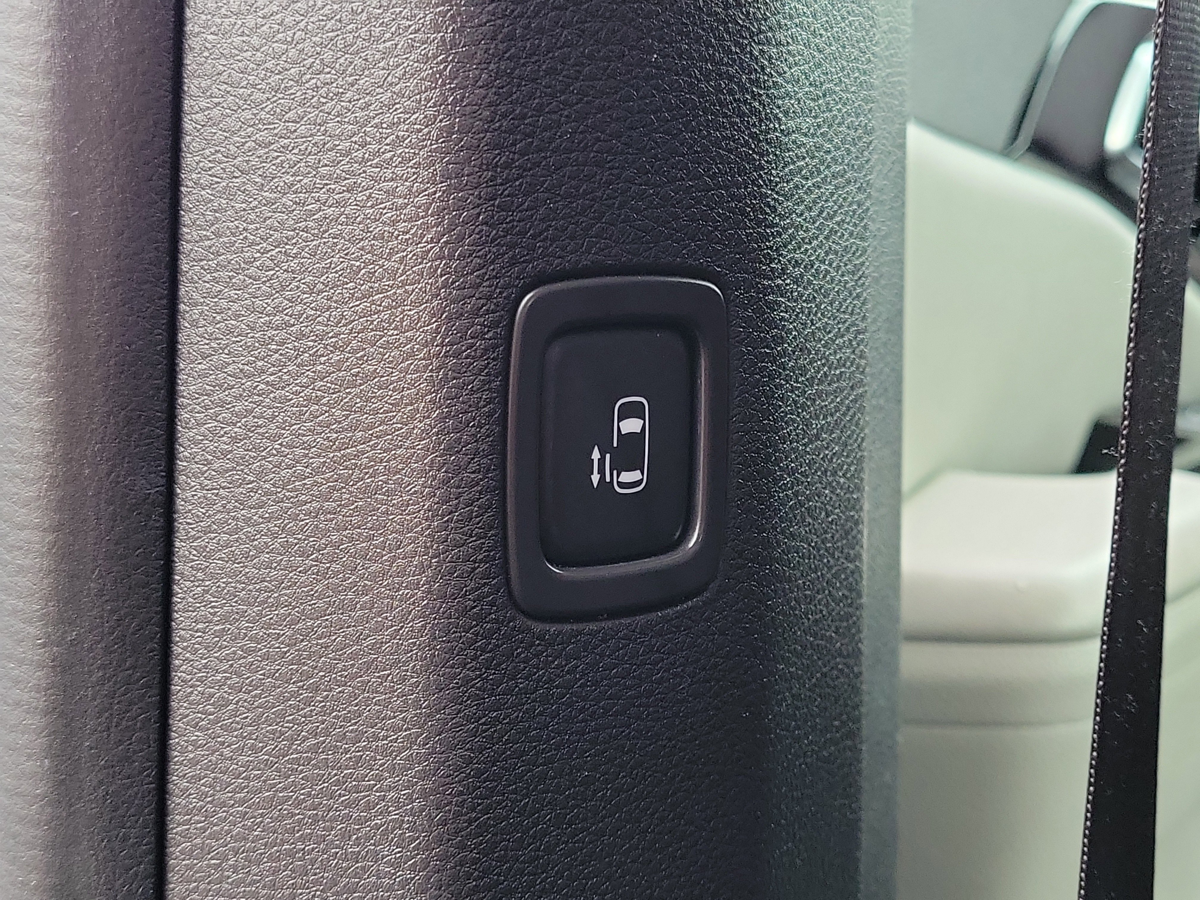 Used 2023 Kia Carnival SX image 14