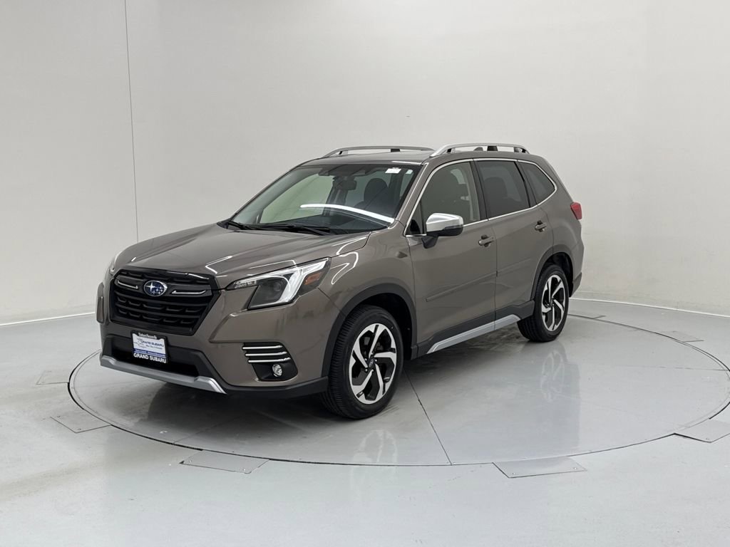 Used 2023 Subaru Forester Touring image 2
