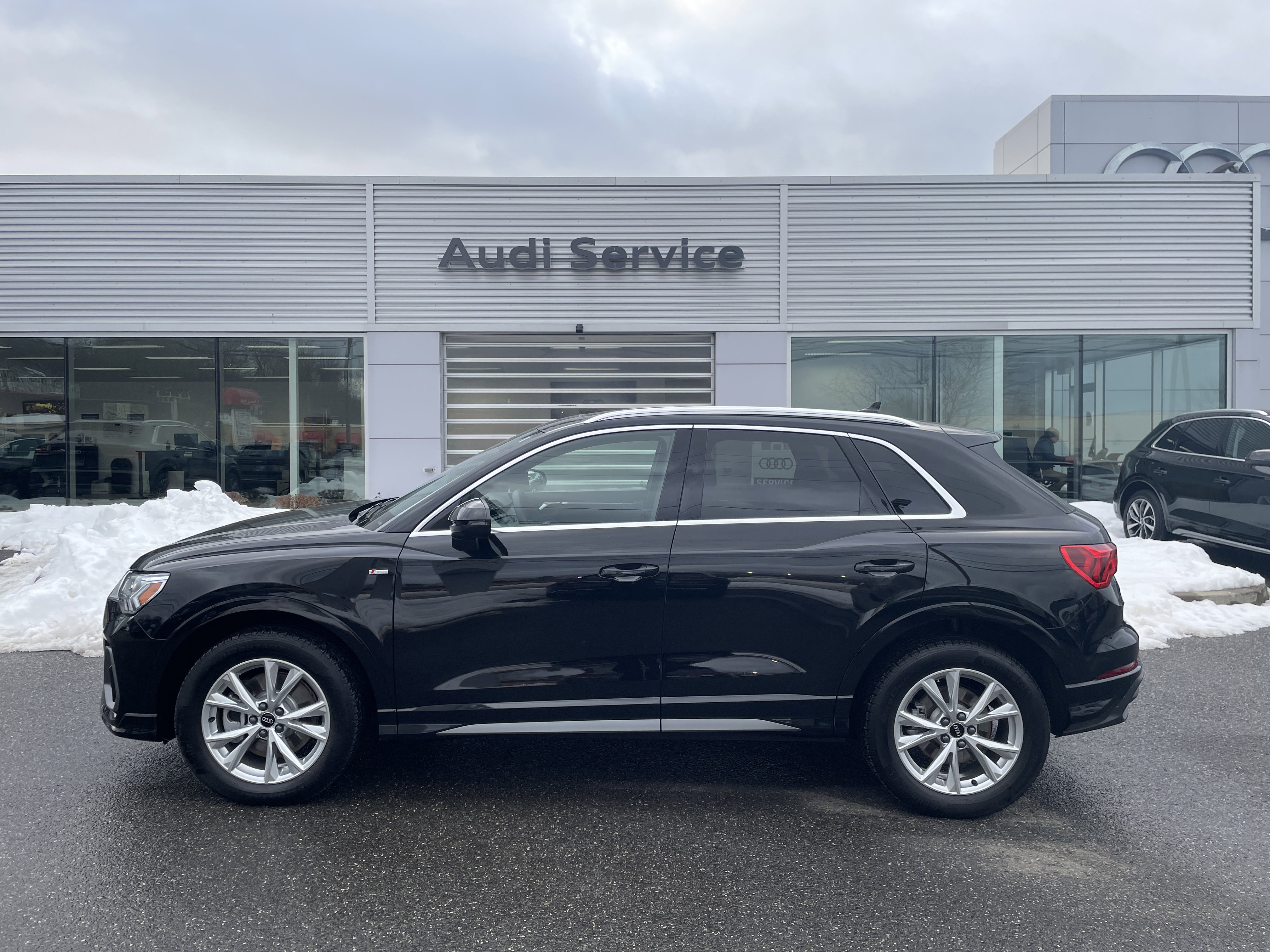 Certified 2025 Audi Q3 2.0T Premium Plus w/ Premium Plus Package AWD/4WD image 4