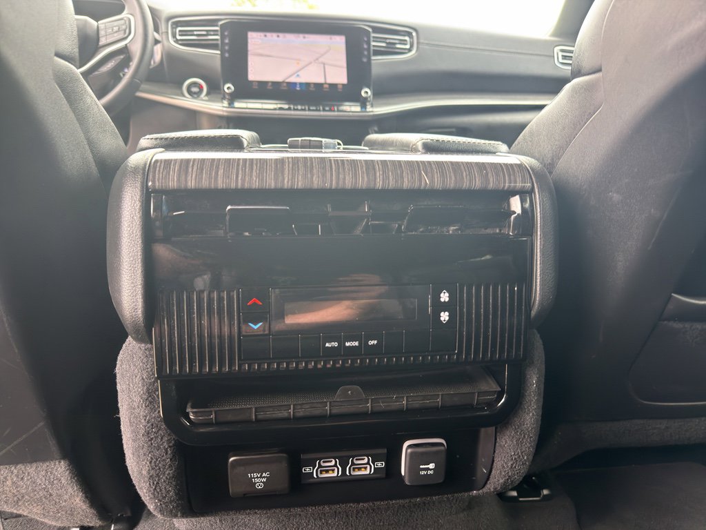 Used 2024 Jeep Wagoneer L Series II image 35