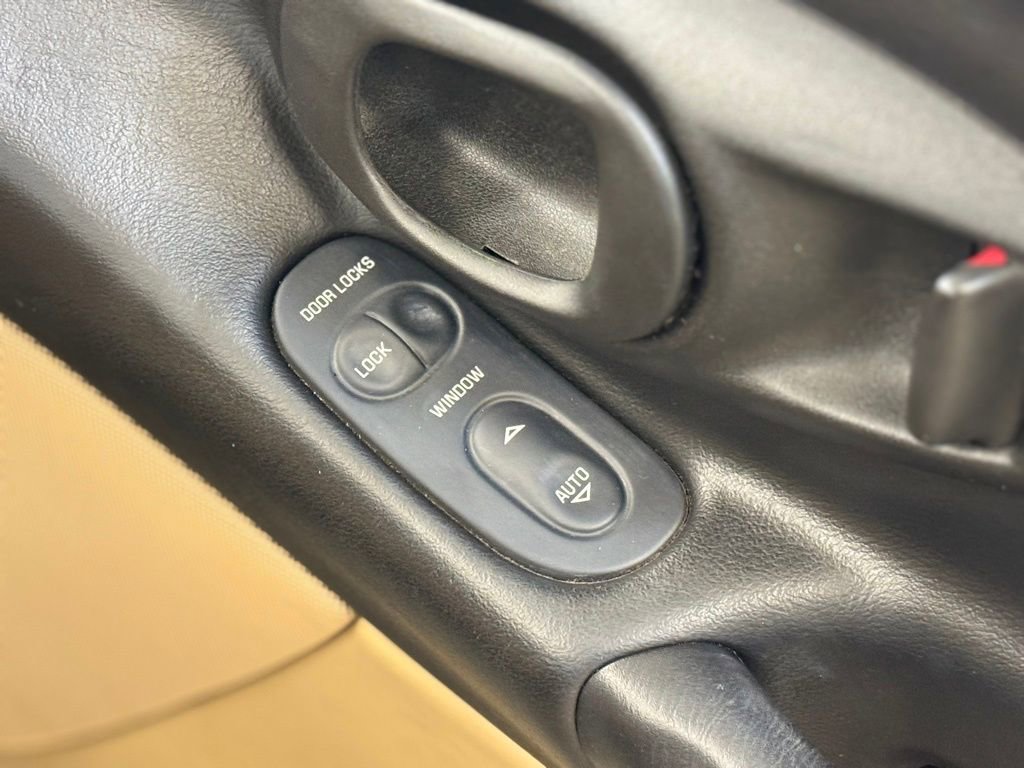 Used 2002 Chevrolet Corvette Convertible w/ Preferred Equipment Group2 RWD image 19