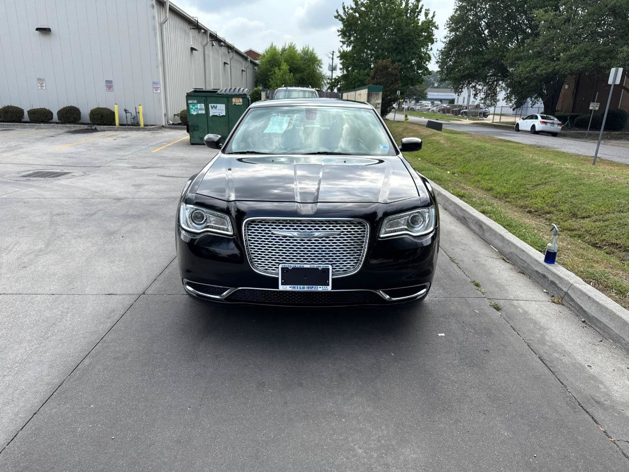 Used 2017 Chrysler 300 Limited RWD image 5