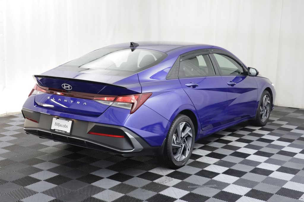 Used 2025 Hyundai Elantra Sport FWD image 18