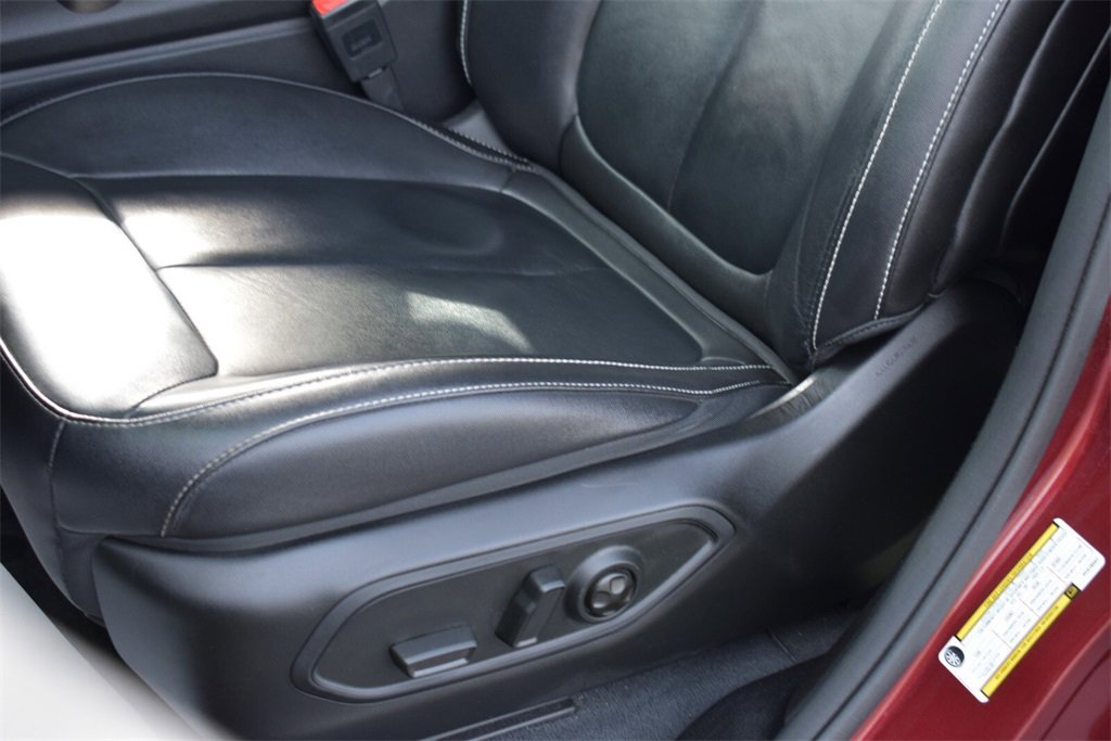 Used 2023 Jeep Grand Cherokee Limited w/ Black Appearance Package image 12