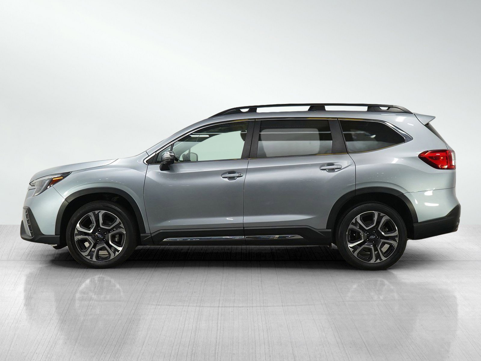 Used 2023 Subaru Ascent Limited w/ Technology Package AWD/4WD image 2