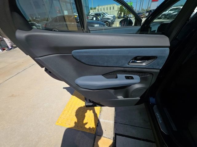 Used 2023 Nissan Ariya PLATINUM+ e-4ORCE image 23