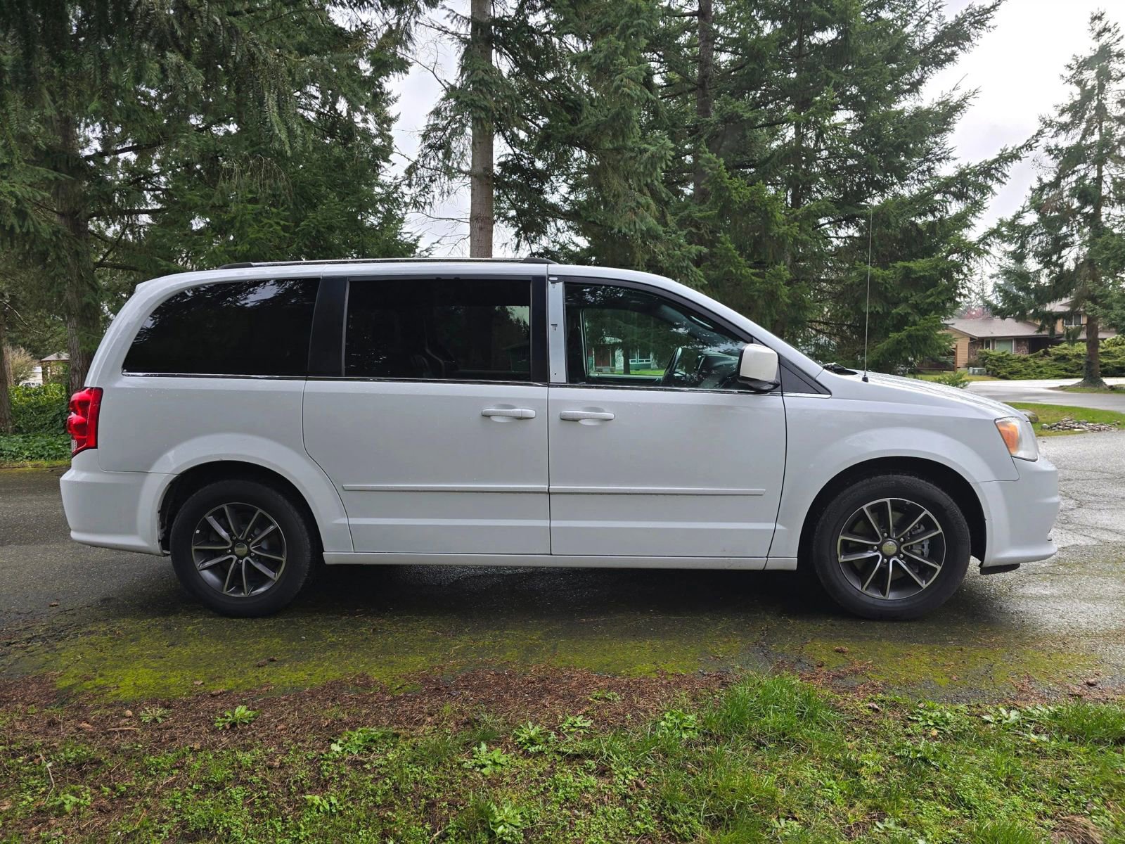 Used 2017 Dodge Grand Caravan SXT FWD image 6
