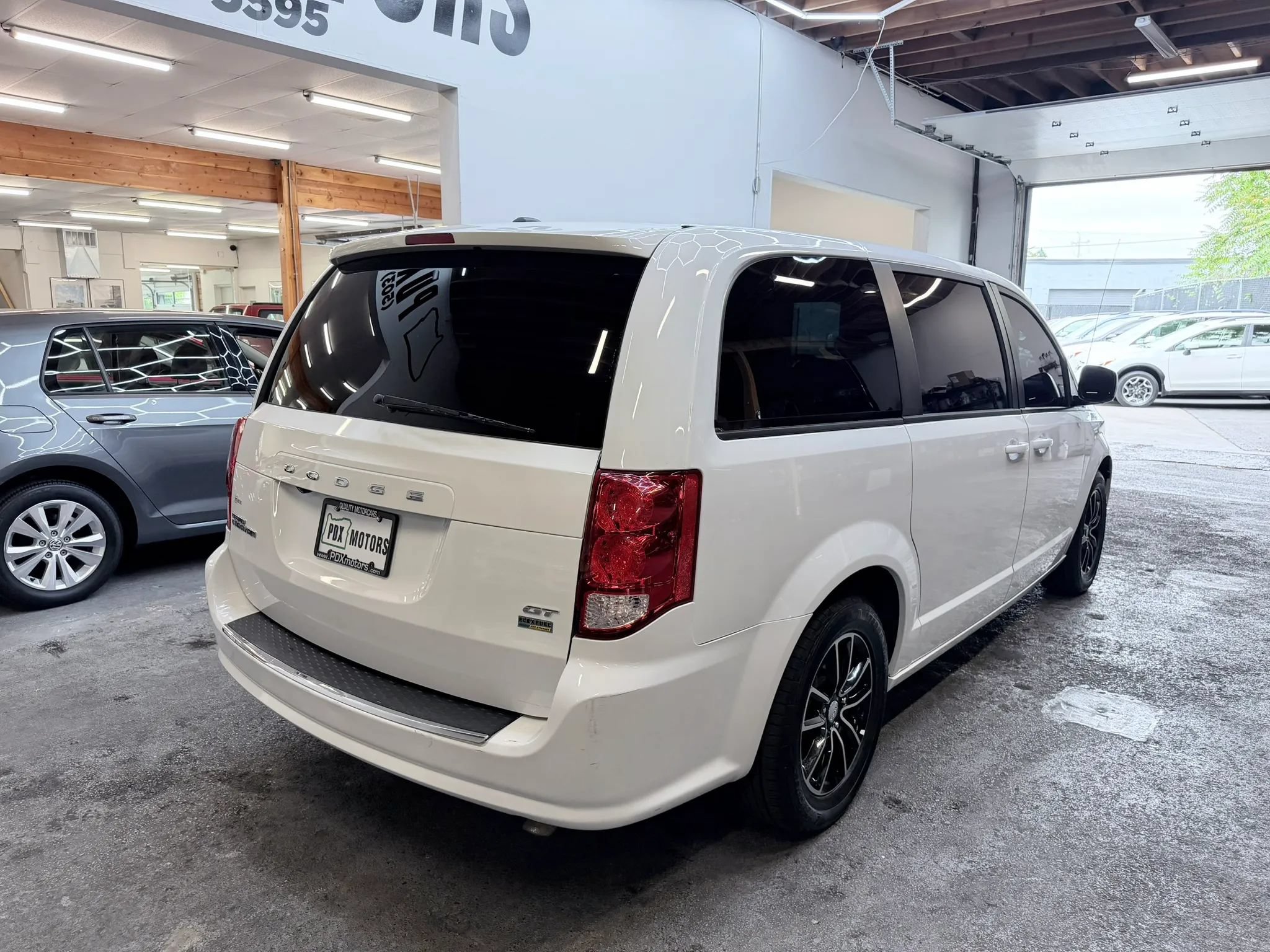 Used 2019 Dodge Grand Caravan GT FWD image 3