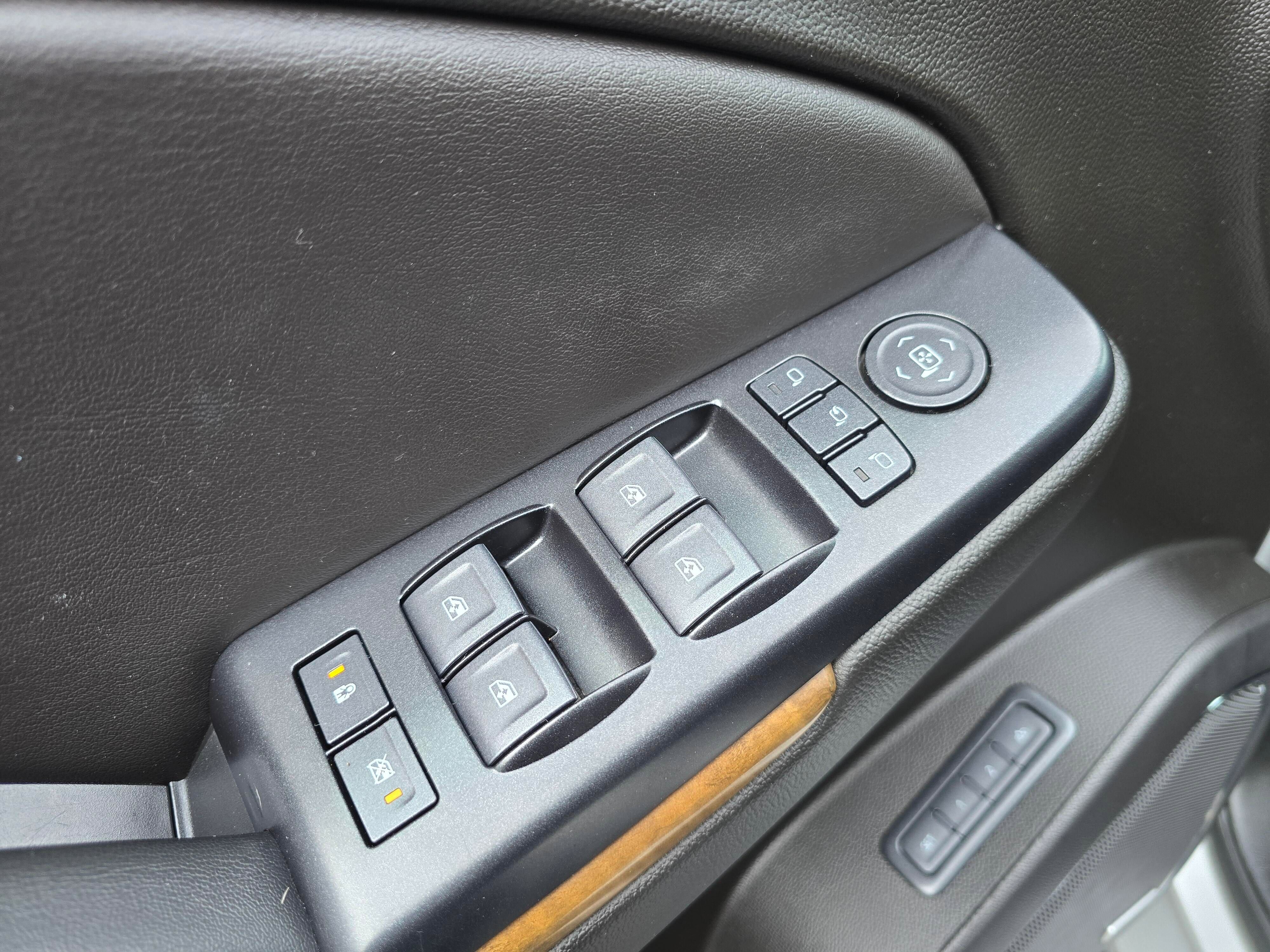 Used 2020 GMC Yukon XL Denali w/ Denali Premium Package image 28