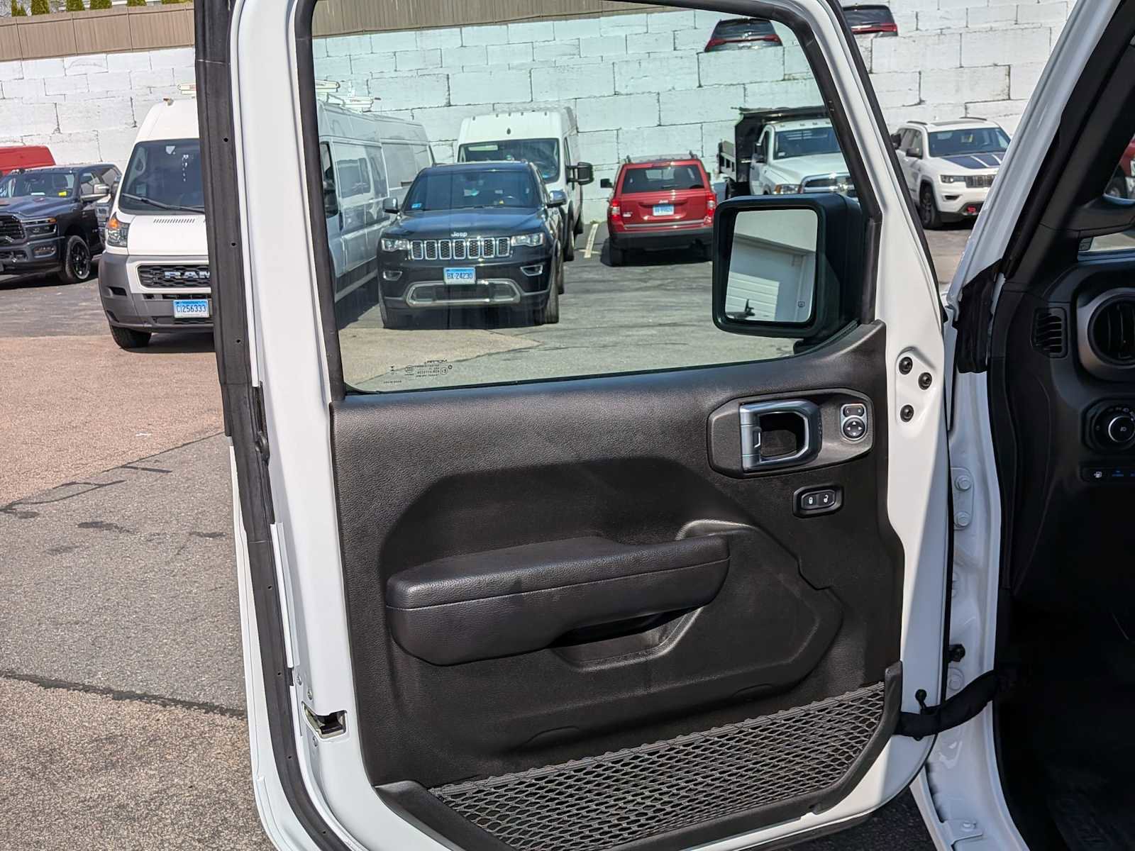 Certified 2023 Jeep Wrangler Unlimited w/ Sun & Screen Package AWD/4WD image 7