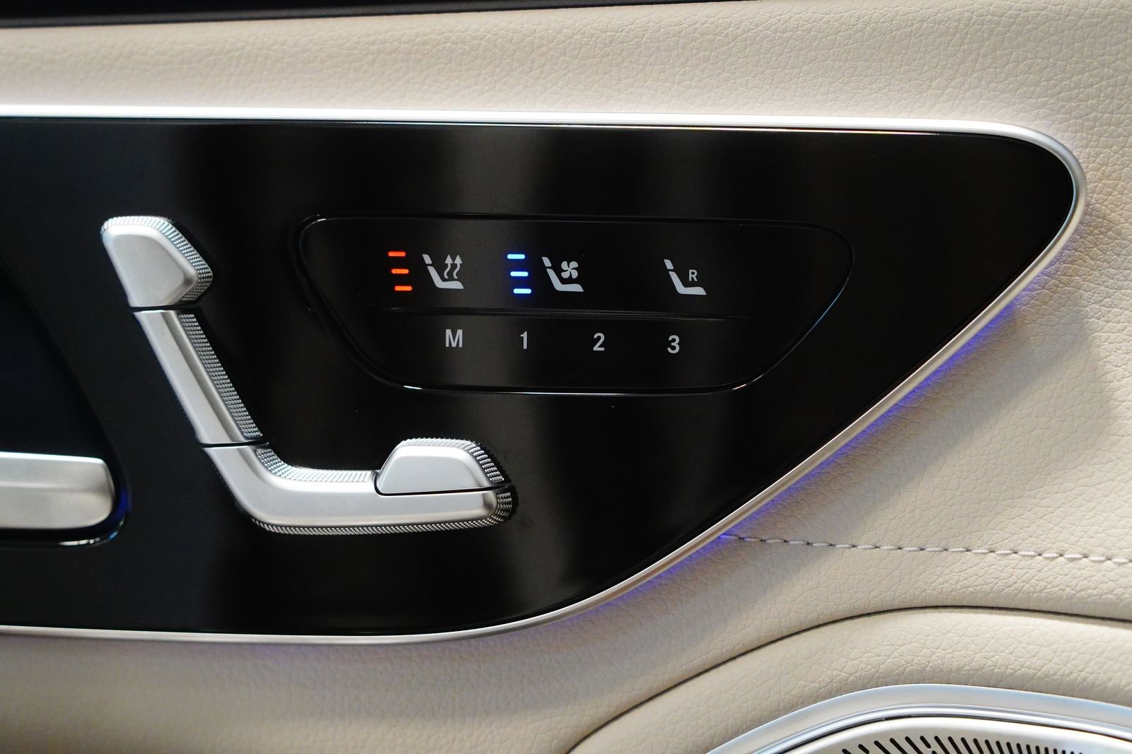 Used 2023 Mercedes-Benz EQS 580 4MATIC Sedan image 29