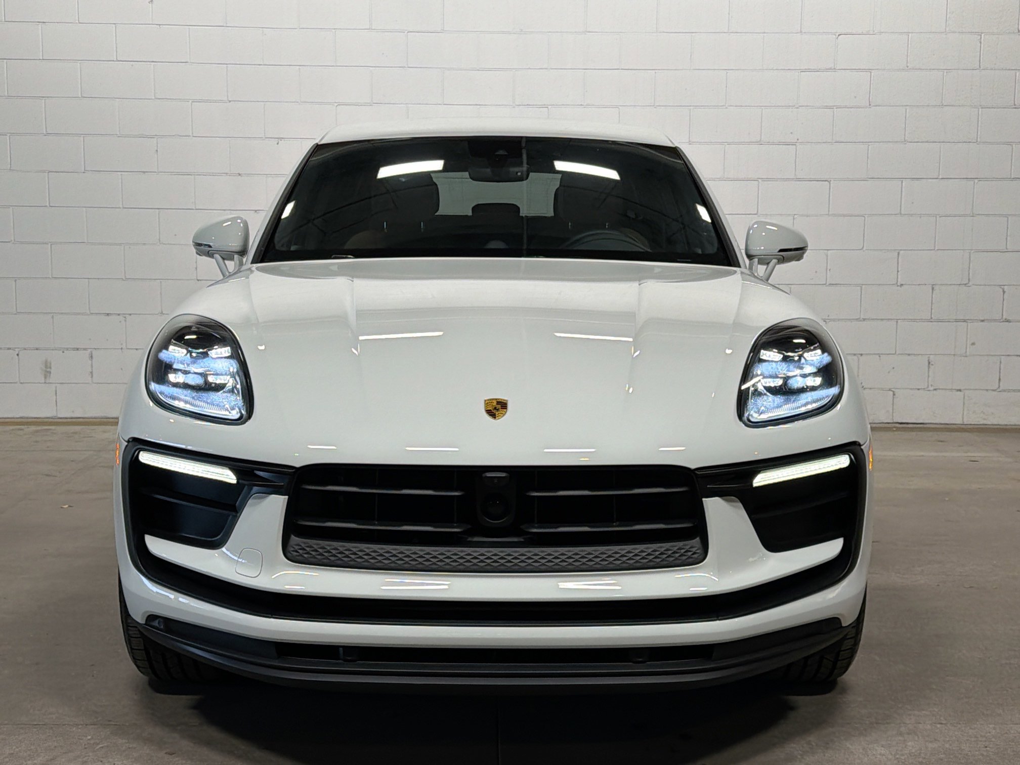 Certified 2025 Porsche Macan image 9