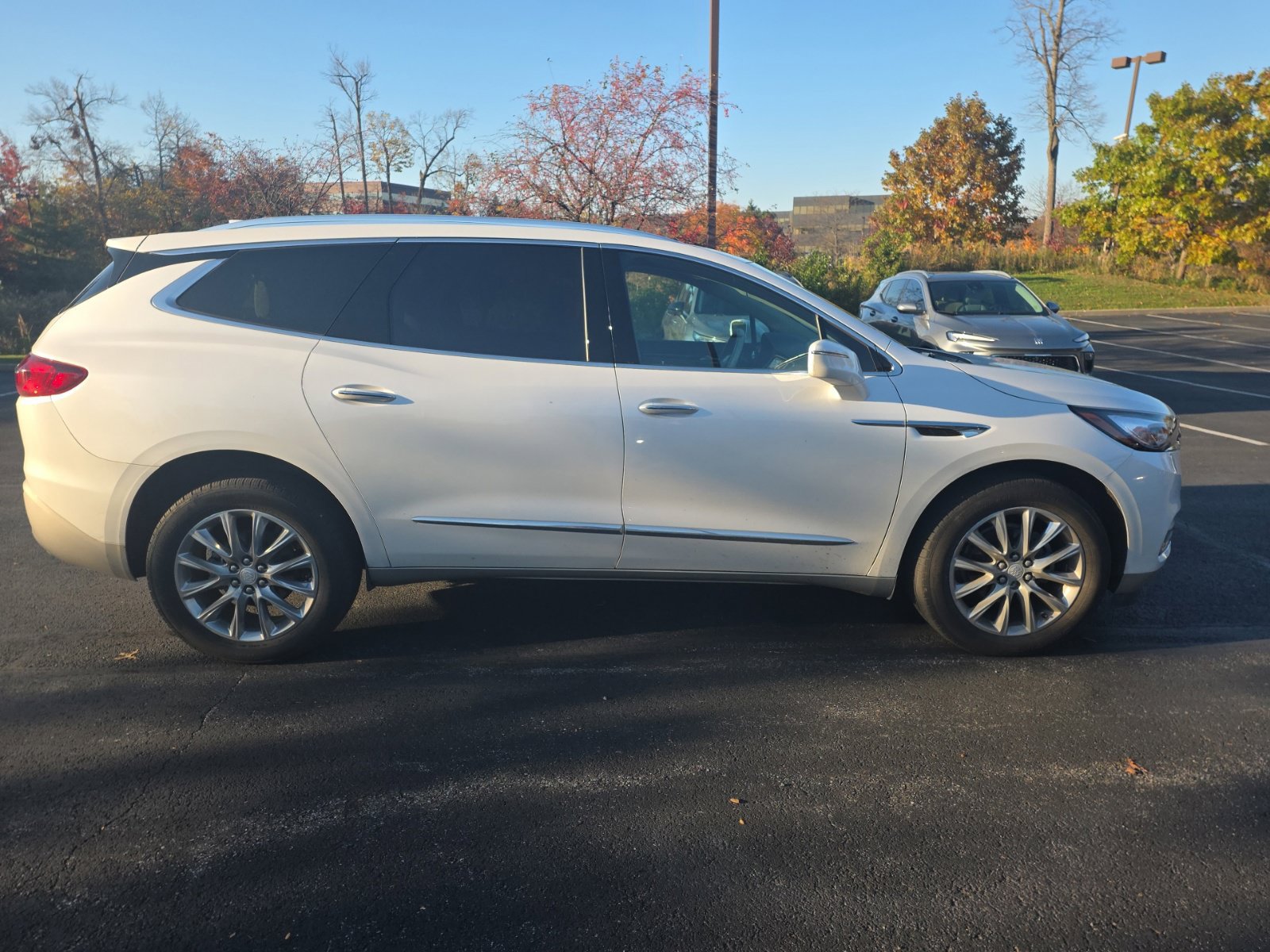 Used 2020 Buick Enclave Premium w/ Sun and Sites Package AWD/4WD image 2