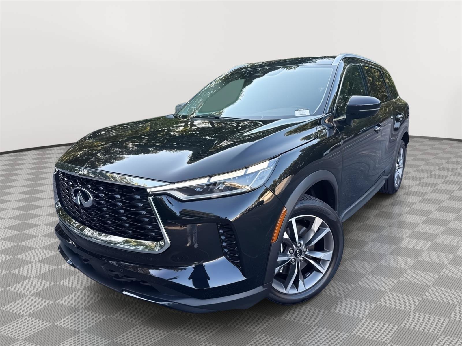 Used 2025 INFINITI QX60 Luxe FWD image 2