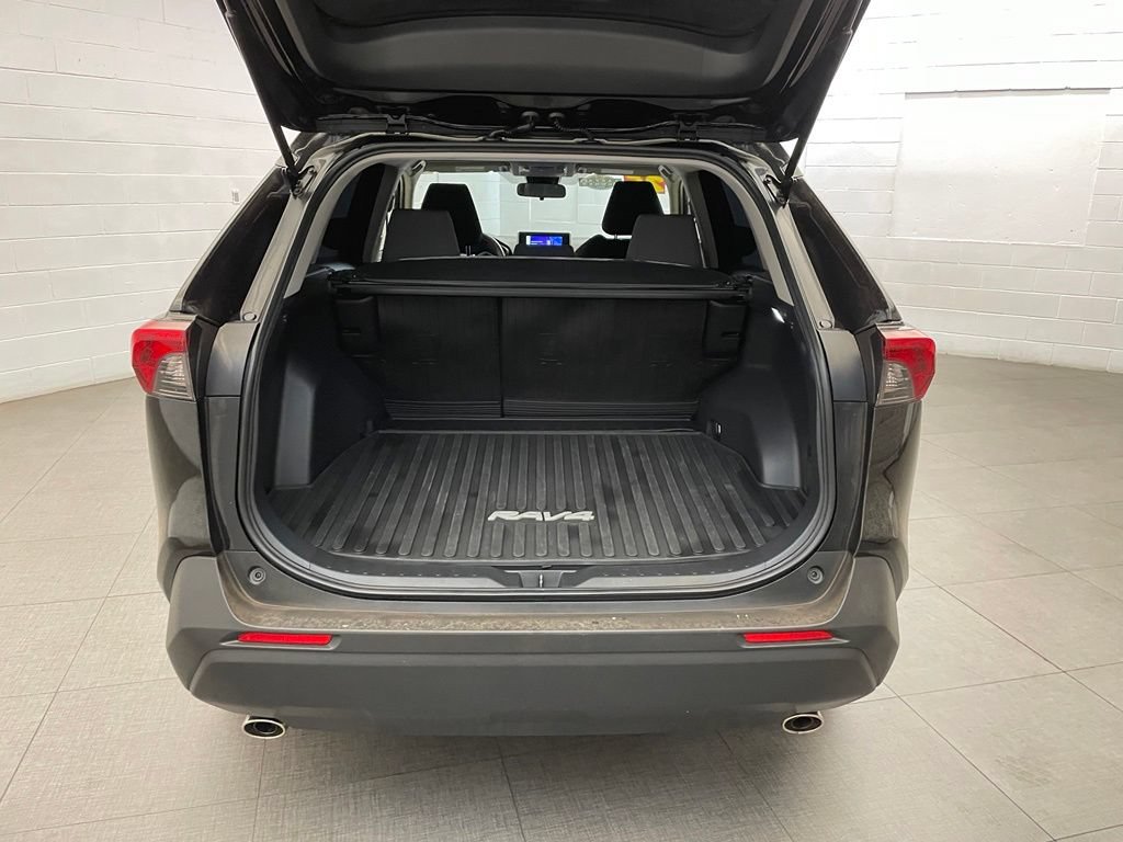 Used 2025 Toyota RAV4 XLE AWD/4WD image 25