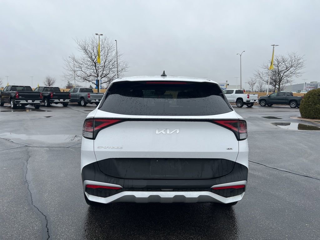Used 2025 Kia Sportage LX image 4
