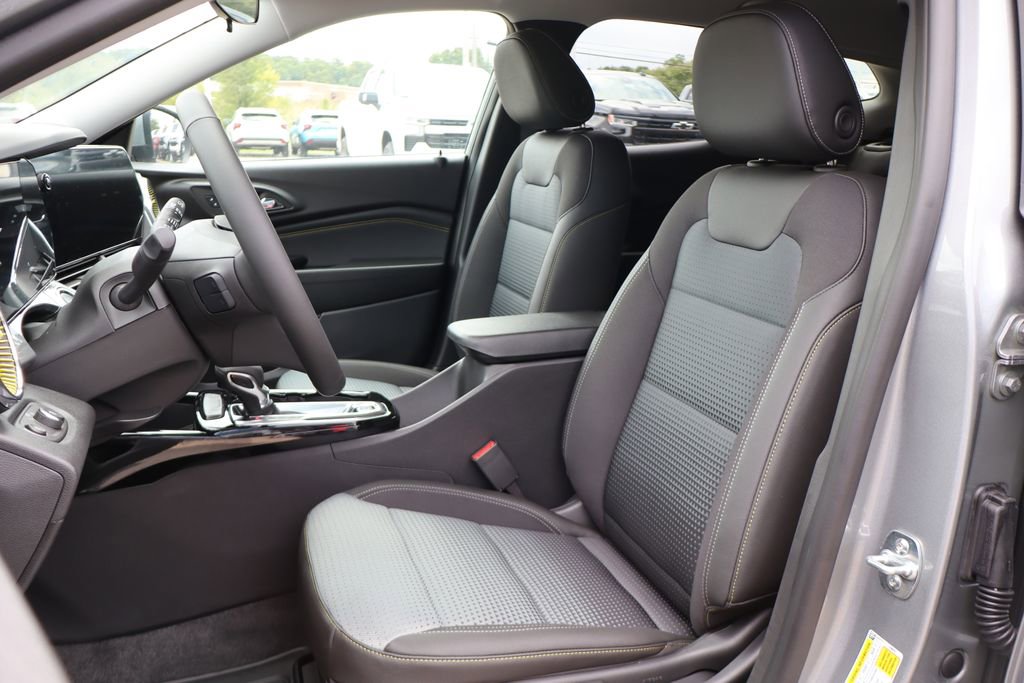New 2025 Chevrolet Trax LT w/ Driver Confidence Package image 8