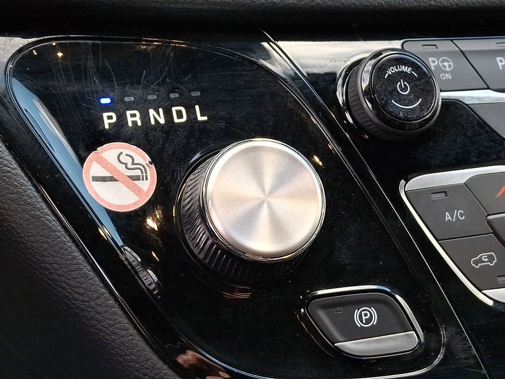 Used 2024 Chrysler Pacifica Select image 17