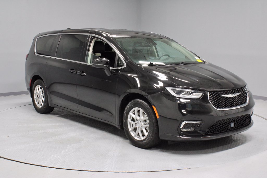 Used 2024 Chrysler Pacifica Touring-L