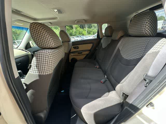 Used 2011 Kia Soul ! FWD image 16