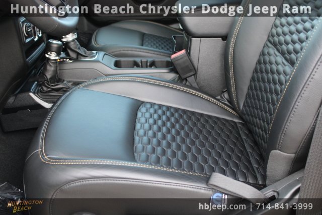 Used 2025 Jeep Gladiator Sport image 40