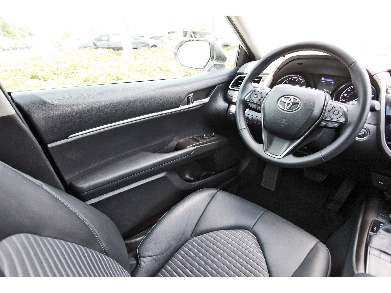 Used 2023 Toyota Camry SE w/ Convenience Package image 8