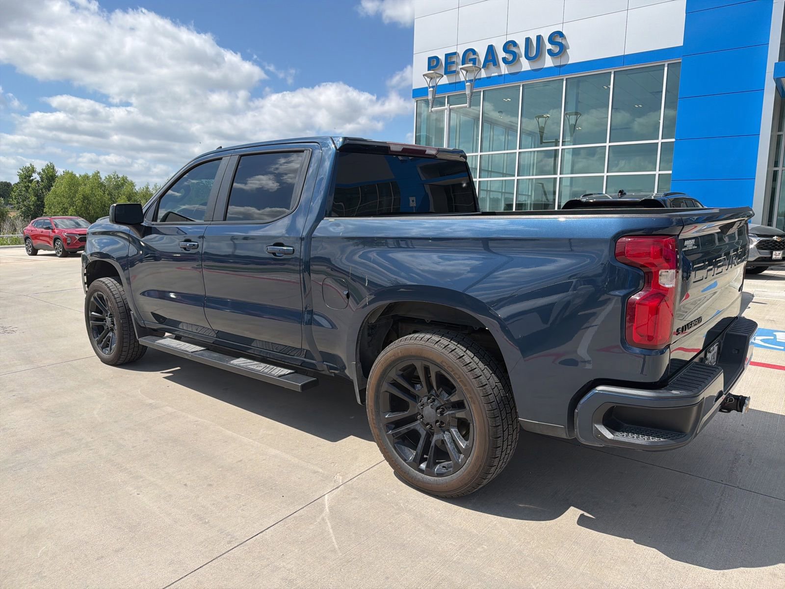 Used 2021 Chevrolet Silverado 1500 RST RWD image 3