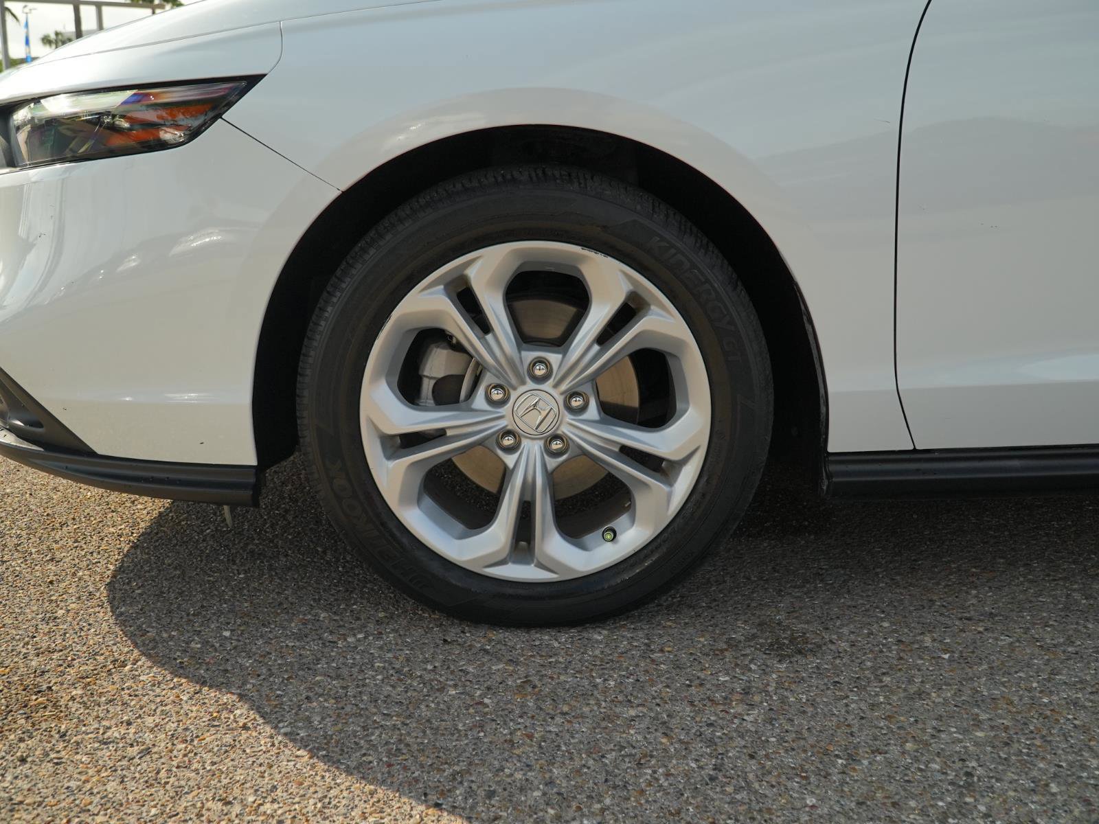 Used 2023 Honda Accord LX image 11