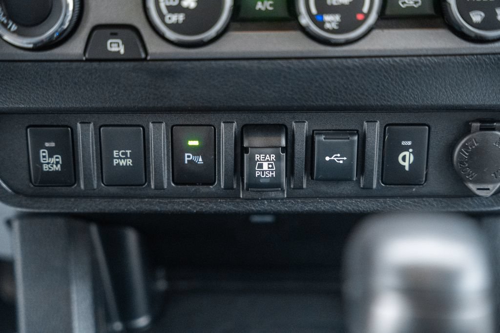 Used 2020 Toyota Tacoma TRD Off-Road w/ Technology Package AWD/4WD image 27